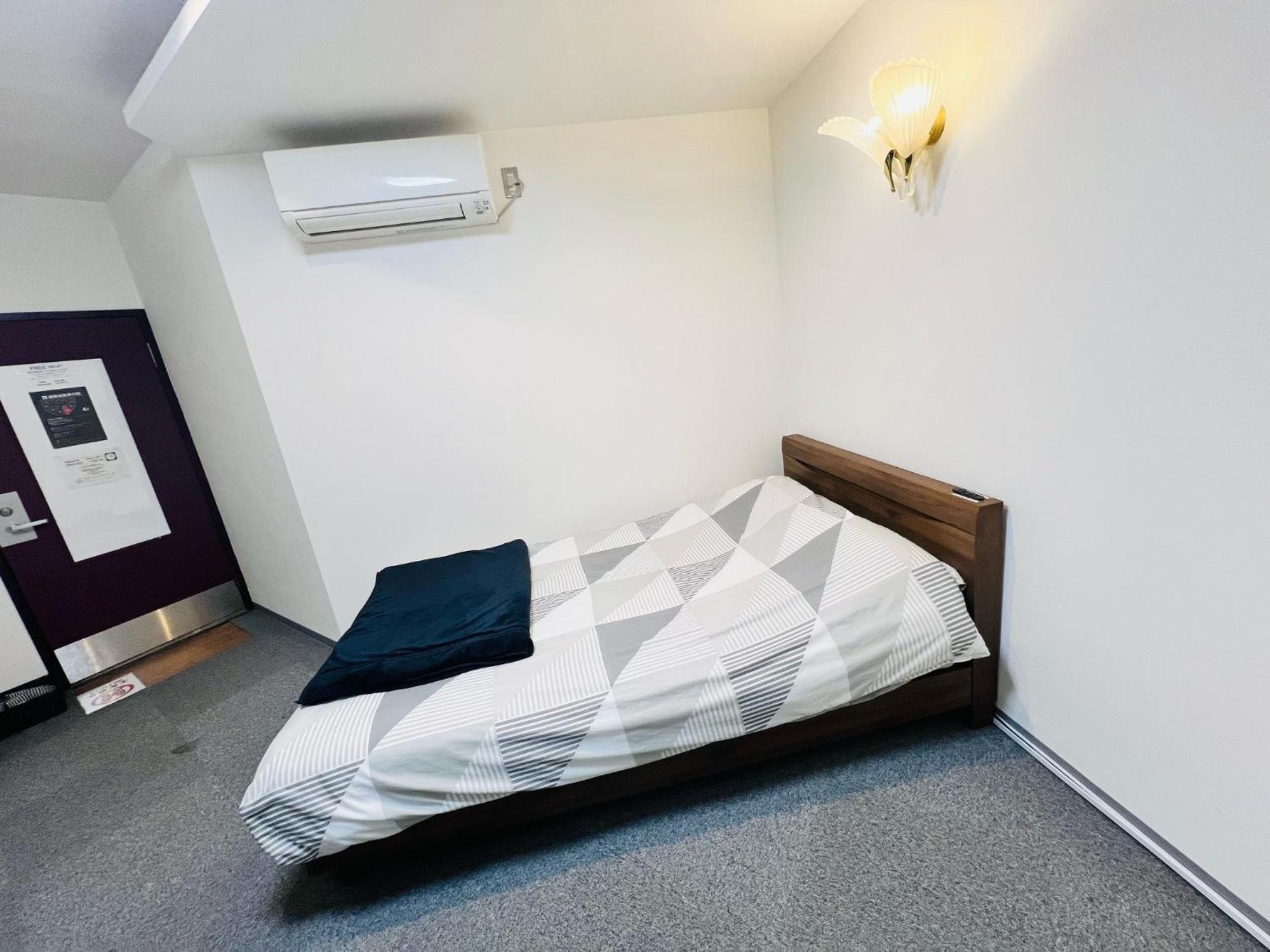 Hotel Leola - Vacation Stay 25772V Осака Экстерьер фото